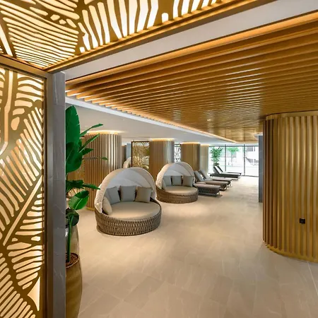 Hotell Kenese Bay Garden & Conference 4*