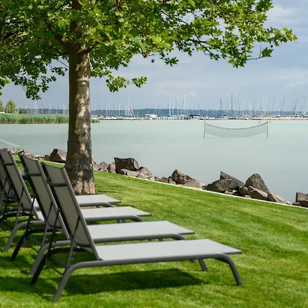 Kenese Bay Garden & Conference Hotell 4*