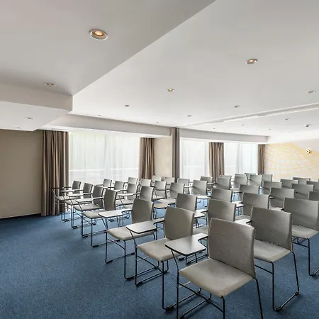 Kenese Bay Garden & Conference 巴拉腾肯尼斯