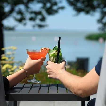 酒店 Kenese Bay Garden & Conference 4*