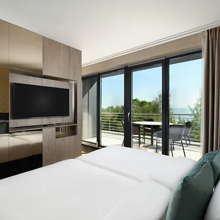 酒店 Kenese Bay Garden & Conference 4*