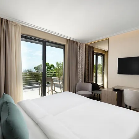 Kenese Bay Garden & Conference 酒店 4*