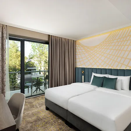 Kenese Bay Garden & Conference Hotell 4*