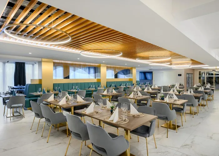 Hotel Kenese Bay Garden & Conference