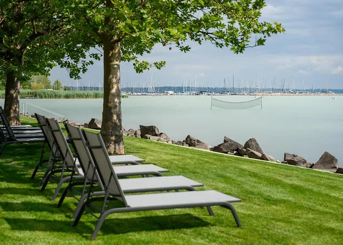 Kenese Bay Garden & Conference Szálloda 4*