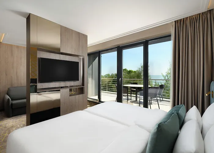 Ξενοδοχείο Kenese Bay Garden & Conference 4*