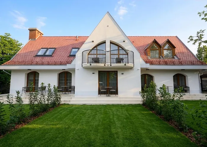 Kenese Bay Garden & Conference 4*